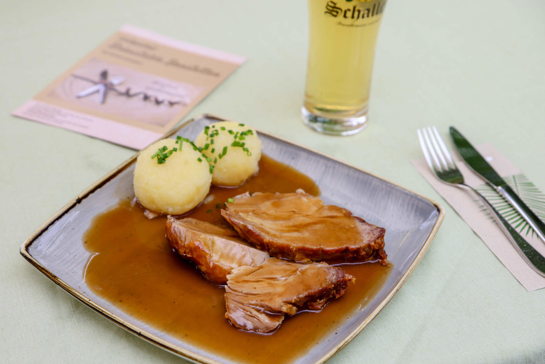 Fleisch und Knödel